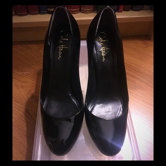 Cole Haan Round Patent Pumps. - Picture 1 of 2